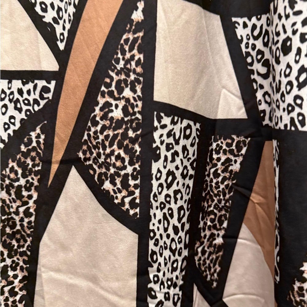 Emery Rose Geometric Long Sleeve Dress - Picture 3 of 7